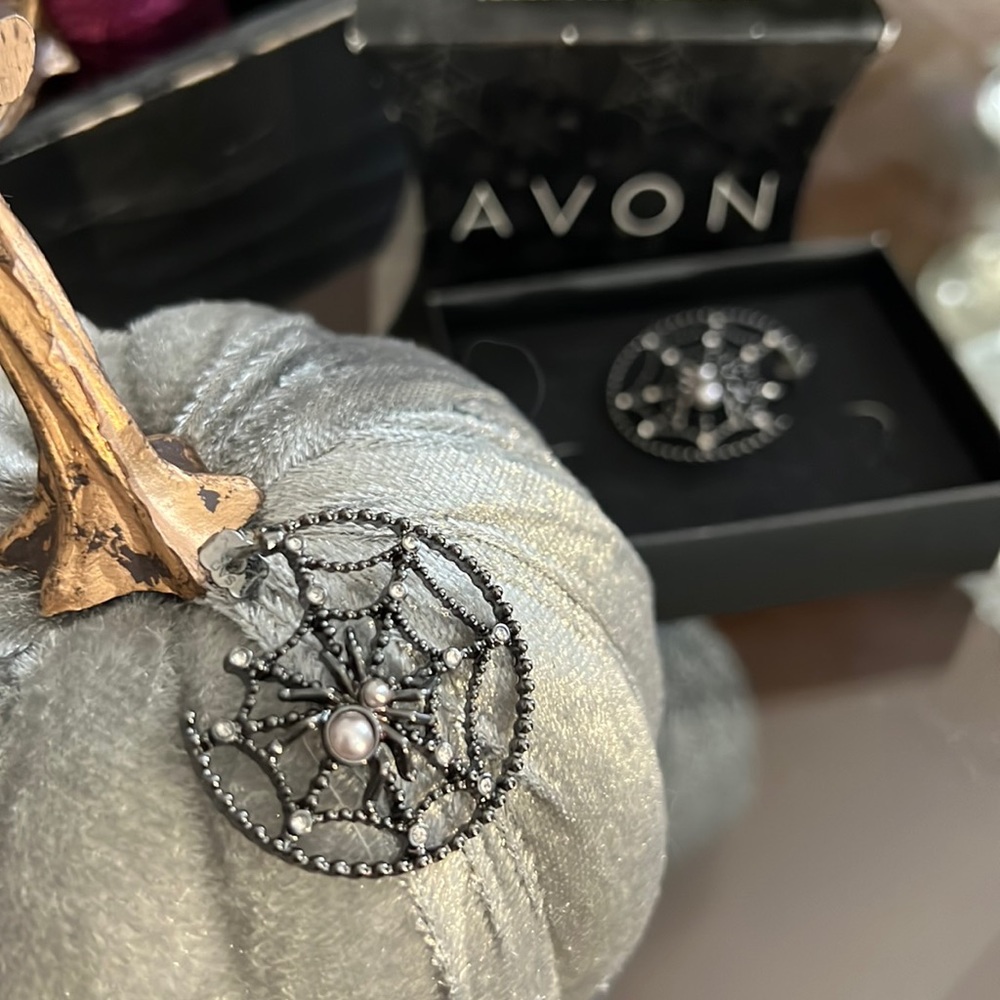 Avon Spider Web Hoop Earrings never worn